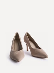 Naturlig - Linzi Sofia Bred passform V Cut Vamp Pumps - Bild 3 av 5
