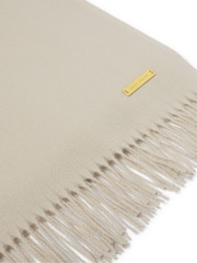 كريم - وشاح بطانية من Katie Loxton - صورة 3 من 3
