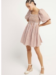River Island Gesmoktes Minikleid aus 100% Baumwolle mit Puffärmeln und Streifen - Bild 3 von 3