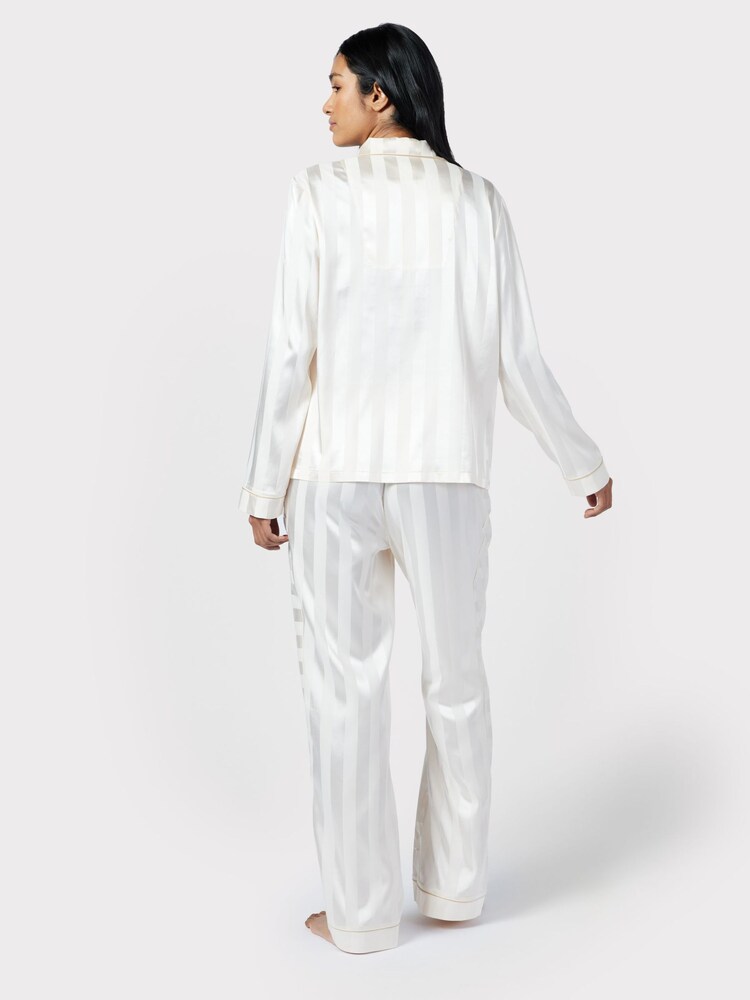Chelsea Peers White Satin Jacquard Stripe Long Pyjama Set - Image 5 of 5