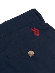 شورت تشينو من مزيج الكتان للأولاد من U.S. Polo Assn. - صورة 7 من 7