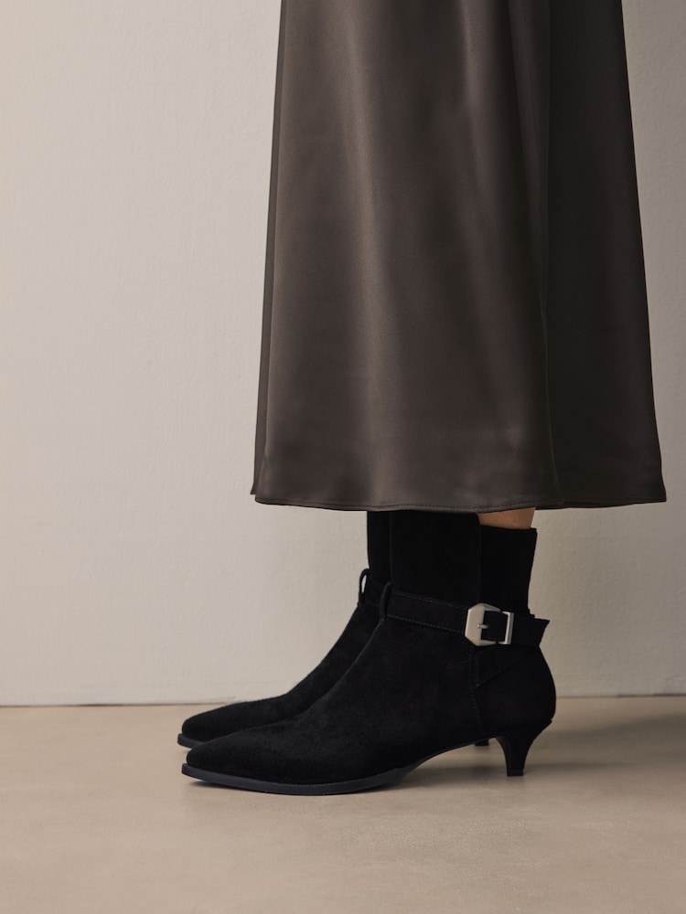 Schwarzes Wildleder - Buckle Detail Western Boho Ankle Boots - Bild 2 von 8 Schwarzes Wildleder - Buckle Detail Western Boho Ankle Boots - Bild 2 von 8