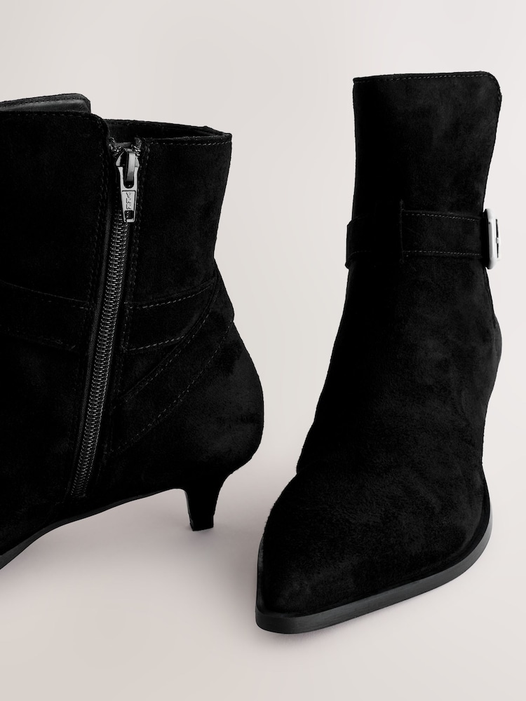 Schwarzes Wildleder - Buckle Detail Western Boho Ankle Boots - Bild 8 von 8 Schwarzes Wildleder - Buckle Detail Western Boho Ankle Boots - Bild 8 von 8