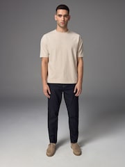 أزرق نيلي غسل - Regular Tapered Fit Classic Stretch Jeans - صورة 2 من 12