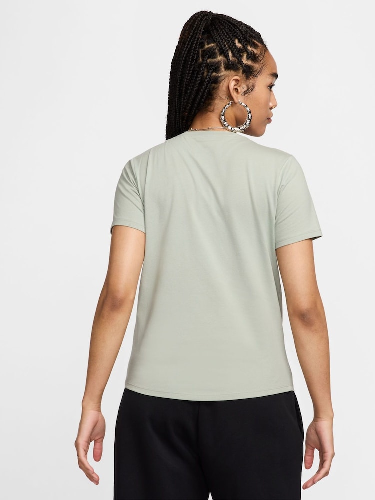 Nike Sportswear Club Essentials T-Shirt - Bild 2 von 5