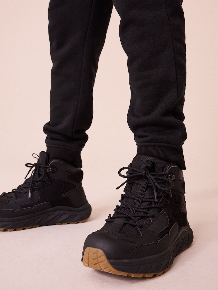 Schwarz - Water Resistant Lace-Up Sporty Hiker Boots - Bild 1 von 9 Schwarz - Water Resistant Lace-Up Sporty Hiker Boots - Bild 1 von 9