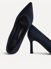 Blå - Linzi Sofia Bred passform V Cut Vamp Pumps - Bild 5 av 5