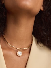 Gold Tone Faux Pearl Drop Torque Choker Necklace - Image 3 of 6
