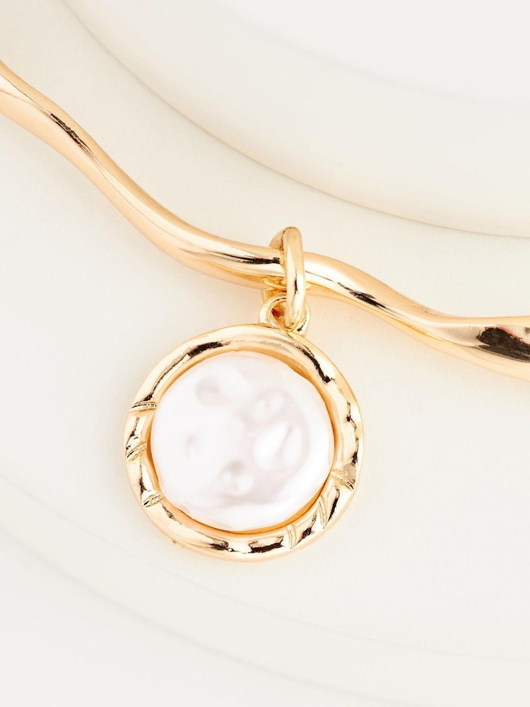 Gold Tone Faux Pearl Drop Torque Choker Necklace - Image 6 of 6