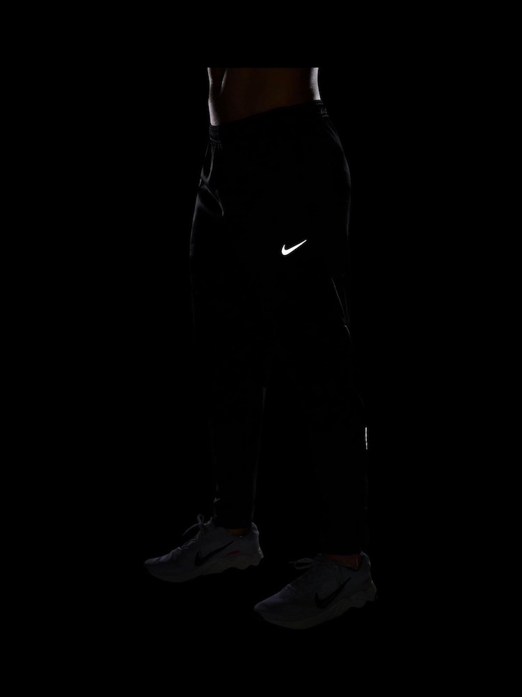 Черный - Nike Therma FIT Sphere Challenger Water Repellent Running joggers - Image 4 of 4