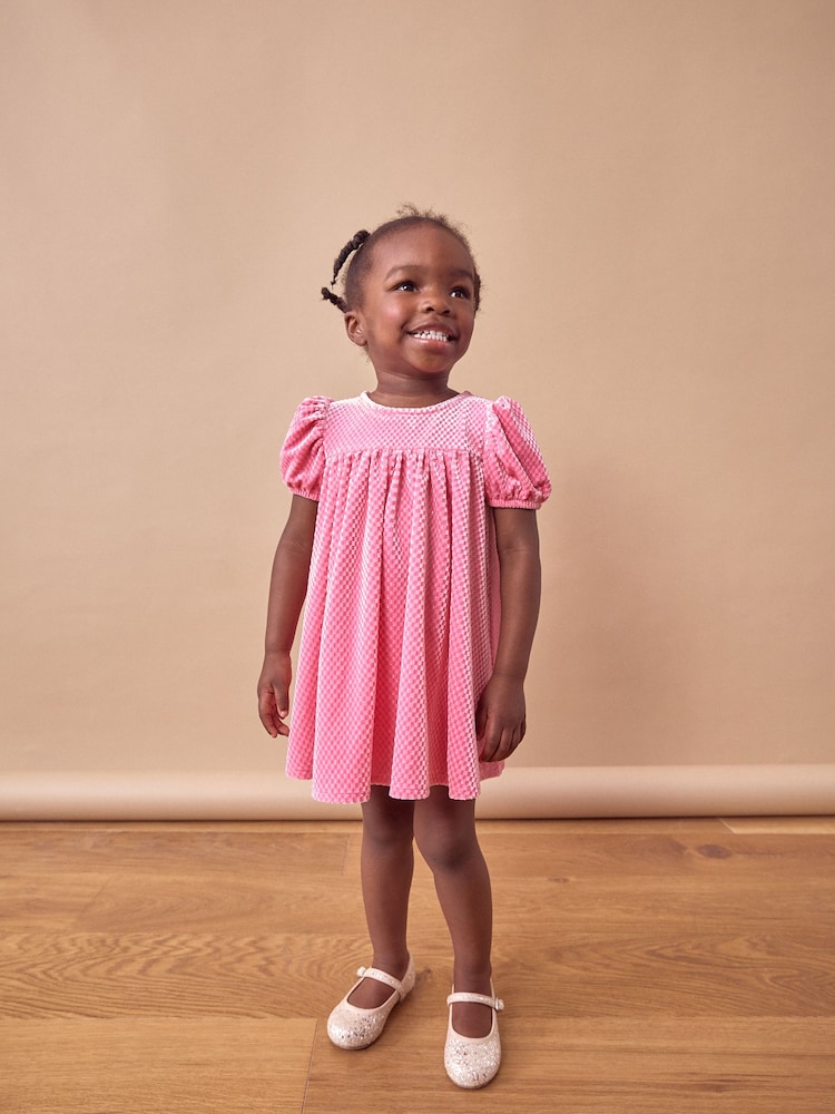 Pink strukturiert - Partykleid mit Puffärmeln aus Samt (3 Monate bis 10 Jahre) - Bild 1 von 7 Pink strukturiert - Partykleid mit Puffärmeln aus Samt (3 Monate bis 10 Jahre) - Bild 1 von 7
