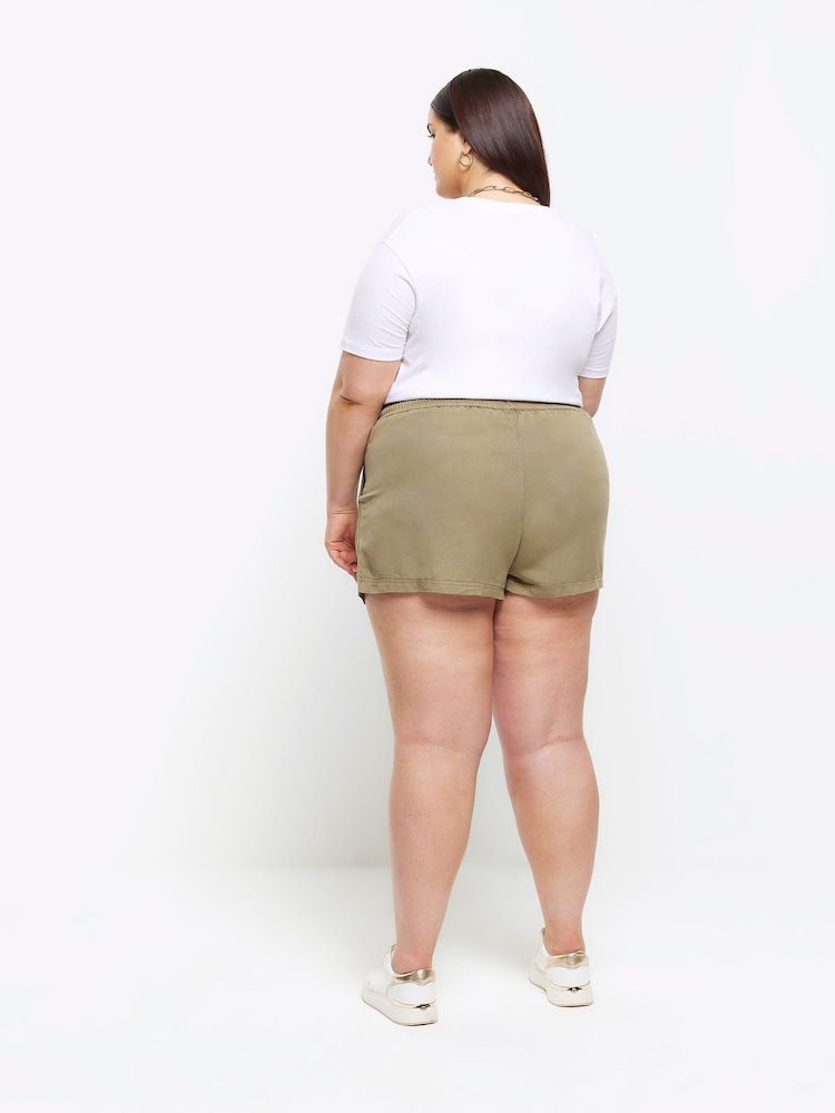 River Island Green Curve Casual Relaxed Shorts - Image 2 of 4 River Island Green Curve Casual Relaxed Shorts - Image 2 of 4