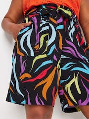 Yours Curve Black Light Woven Paperbag Waist Shorts - Image 4 of 5