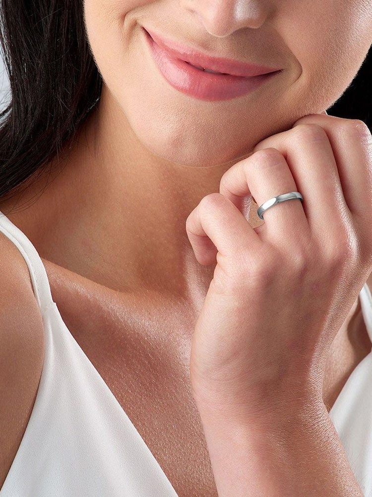 Beaverbrooks 9ct White Gold Court Wedding Ring - Image 2 of 3 Beaverbrooks 9ct White Gold Court Wedding Ring - Image 2 of 3