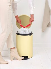 Brabantia Mellow Yellow Pedal Bin NewIcon 20L - Image 6 of 6