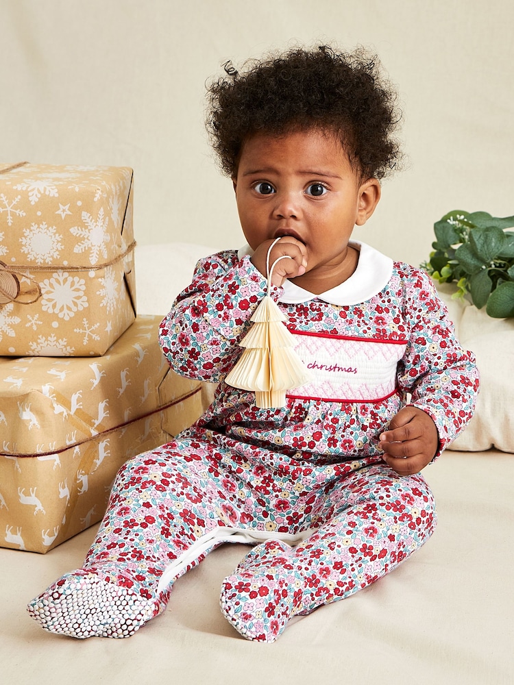 Conjunto de pijama y gorro con fruncido My First Christmas de JoJo Maman Bébé - Imagen 2 de 7 Conjunto de pijama y gorro con fruncido My First Christmas de JoJo Maman Bébé - Imagen 2 de 7