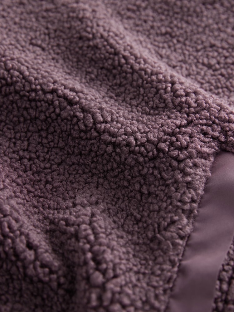 Schokoladenbraun - Veloursgefüttertes Oberteil aus kuscheligem Fleece mit halbem Reißverschluss - Bild 9 von 9 Schokoladenbraun - Veloursgefüttertes Oberteil aus kuscheligem Fleece mit halbem Reißverschluss - Bild 9 von 9