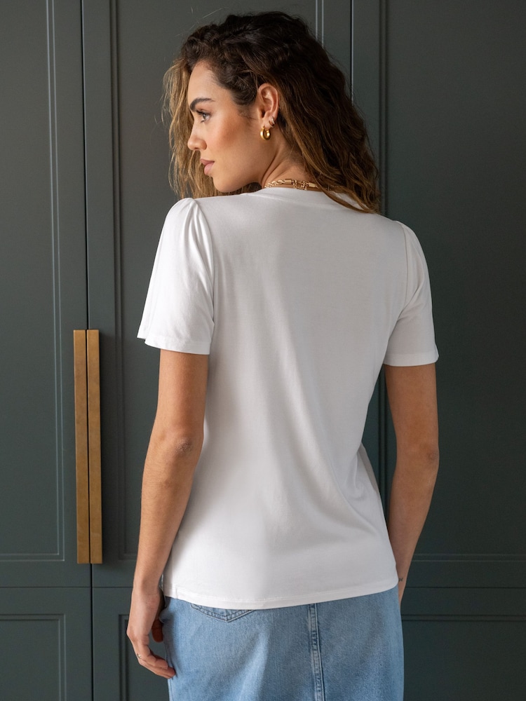 Blanco - Pour Moi Serena V-Neck Jersey T-Shirt with Viscose - Imagen 2 de 4 Blanco - Pour Moi Serena V-Neck Jersey T-Shirt with Viscose - Imagen 2 de 4
