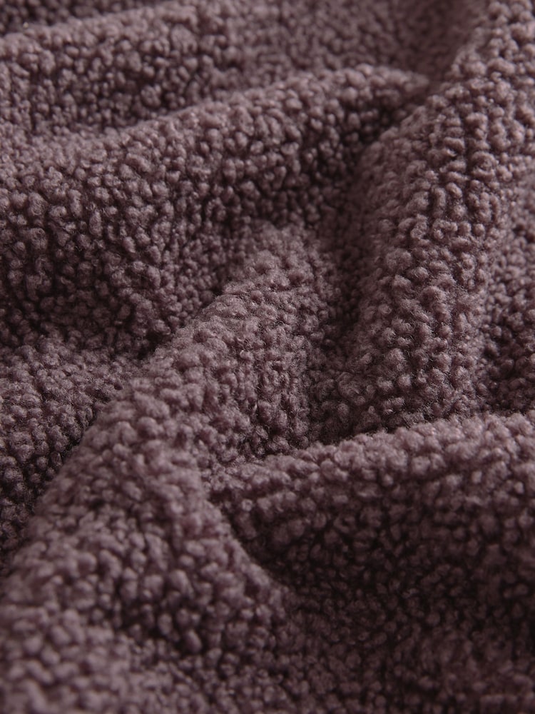 Schokoladenbraun - Sweatshirt aus flauschigem Fleece mit Rundhalsausschnitt, unversäuberten Säumen und Nahtdetails - Bild 7 von 7 Schokoladenbraun - Sweatshirt aus flauschigem Fleece mit Rundhalsausschnitt, unversäuberten Säumen und Nahtdetails - Bild 7 von 7