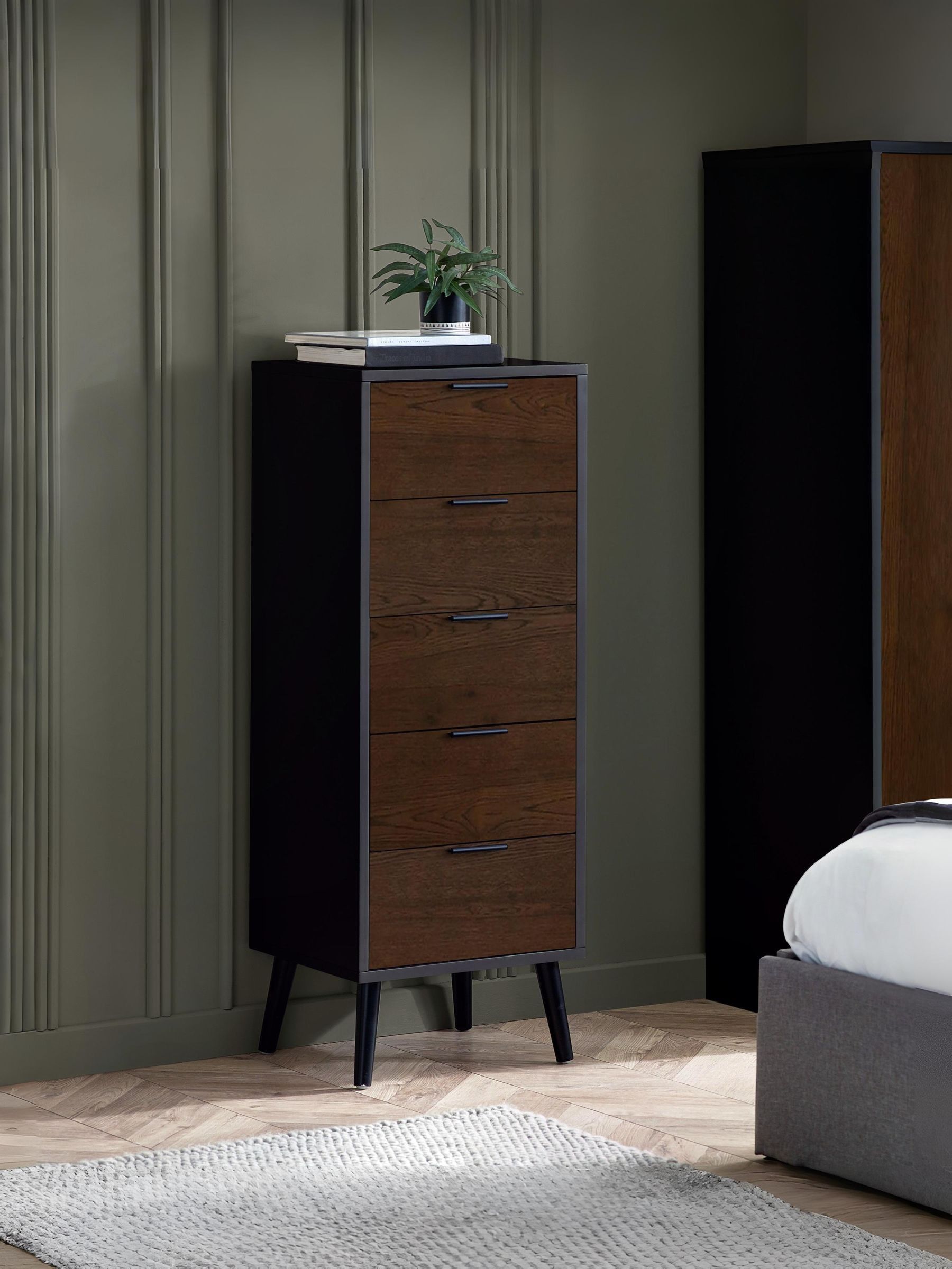 Julian Bowen Alba Black and Walnut 5 Drawer Chest of Drawers - Image 6