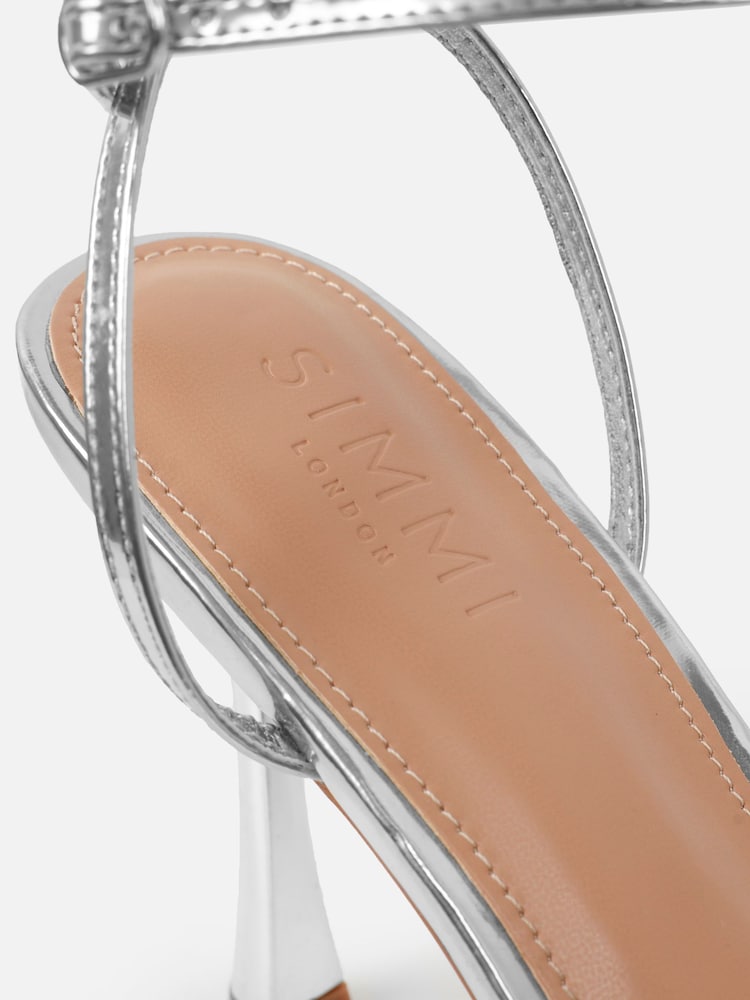 pilak - Simmi London Ansy Diamante Heeled Sandals - Larawan 4 ng 4 pilak - Simmi London Ansy Diamante Heeled Sandals - Larawan 4 ng 4