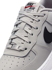 Młodzieżowe buty sportowe Nike Air Force 1 Lv8 - Image 6 of 9