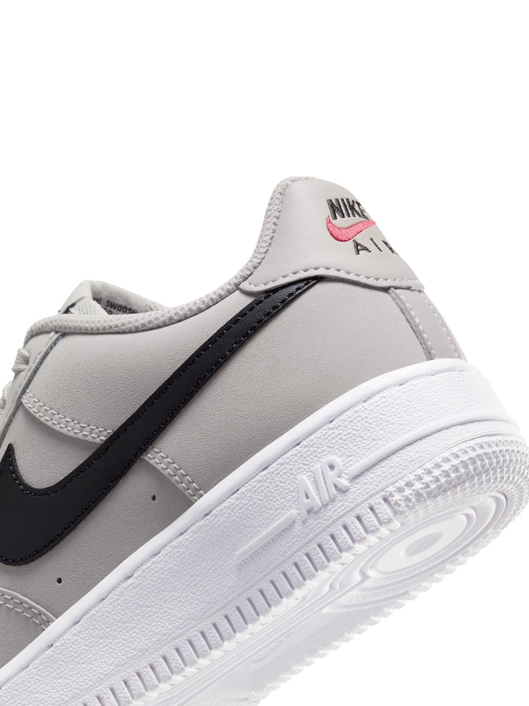 Młodzieżowe buty sportowe Nike Air Force 1 Lv8 - Image 7 of 9