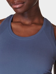 Синий с принтом - Sweaty Betty Athlete Crop Seamless Workout Vest - Image 5 of 7