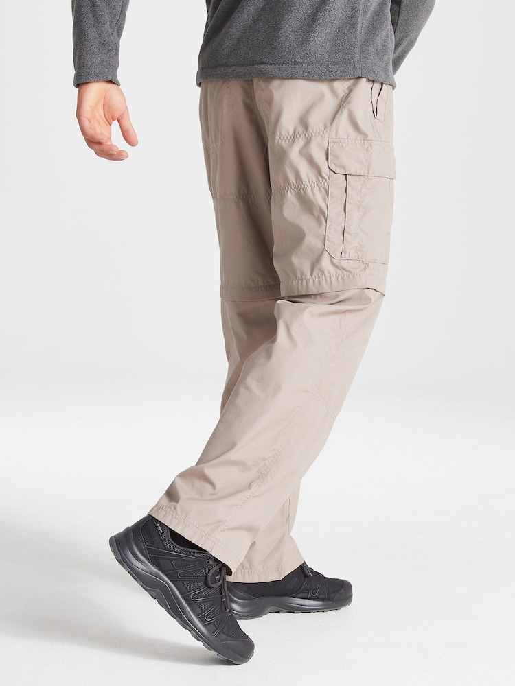 Pantalones crema con diseño convertible Kiwi de Craghoppers - Imagen 2 de 4