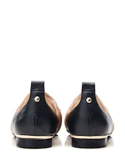 Creme - Moda in Pelle Edessa Pointed Toe Chain Trim Ballerinas - Bild 3 von 4