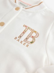 كريمي ـ سترة مُزيَّنة بطبعة Varsity من Baker By Ted Baker - صورة 10 من 11
