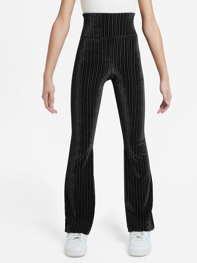 Nike Velour Leggings mit ausgestelltem Bein - Bild 1 von 3 Nike Velour Leggings mit ausgestelltem Bein - Bild 1 von 3