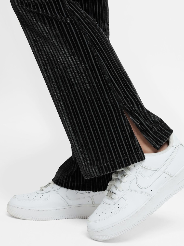 Nike Velour Leggings mit ausgestelltem Bein - Bild 3 von 3 Nike Velour Leggings mit ausgestelltem Bein - Bild 3 von 3