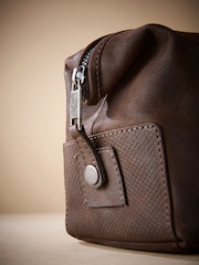 Brown Textured Oily Leather Washbag - Image 4 of 7