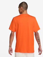 Veiligheidsoranje - Nike Club T-shirt - Image 2 of 3