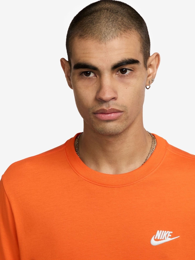 Veiligheidsoranje - Nike Club T-shirt - Image 3 of 3