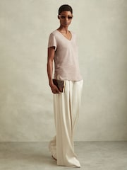 Reiss Mink Lottie Marled Linen V Neck T-Shirt - Image 4 of 6