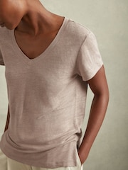 Reiss Mink Lottie Marled Linen V Neck T-Shirt - Image 5 of 6