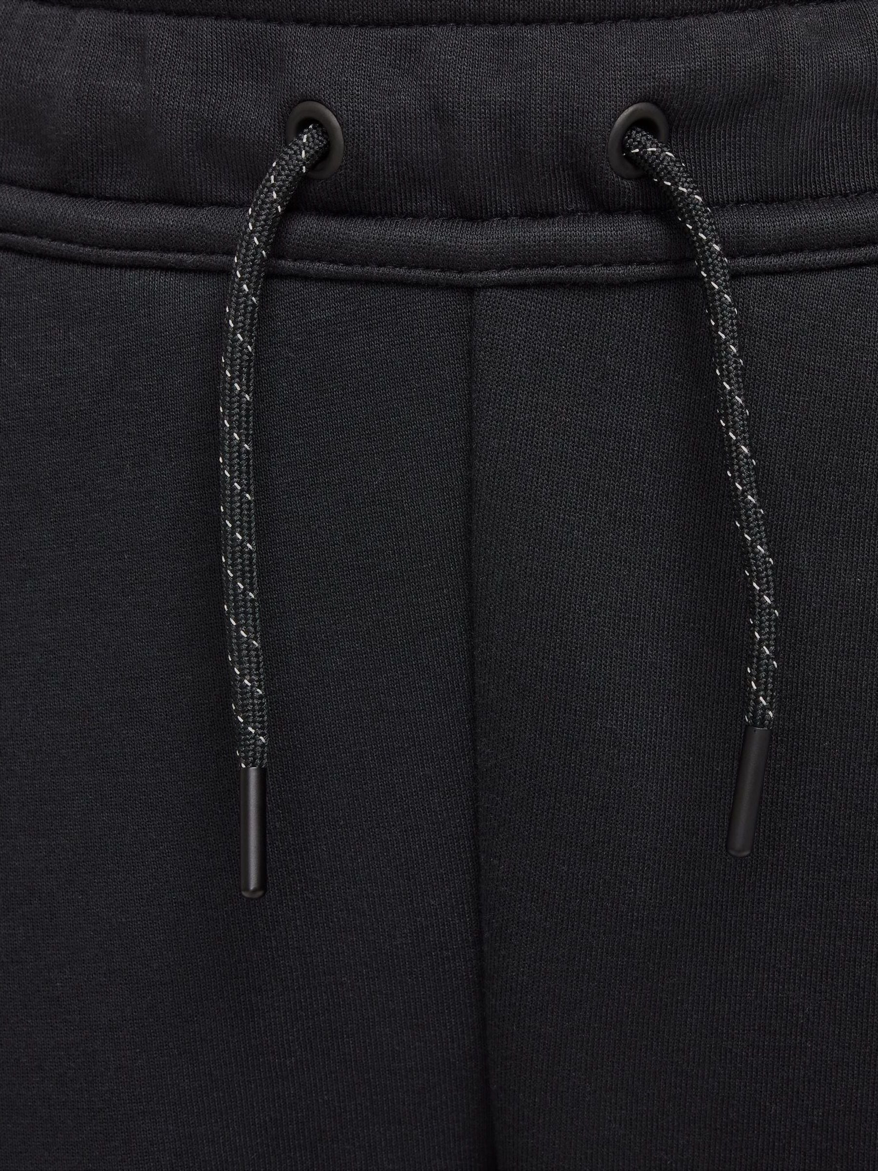 nike joggers zipper pockets