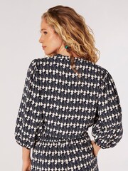 Apricot Blue Shell Geo Knot Crop Top - Image 4 of 4