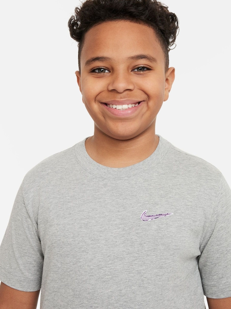 Nike Black Sportswear Back Graphic T-Shirt - Image 3 of 3 Nike Black Sportswear Back Graphic T-Shirt - Image 3 of 3