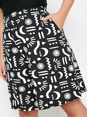 Yours Curve Black Abstract Print Jersey Pull On Shorts - Image 4 of 5