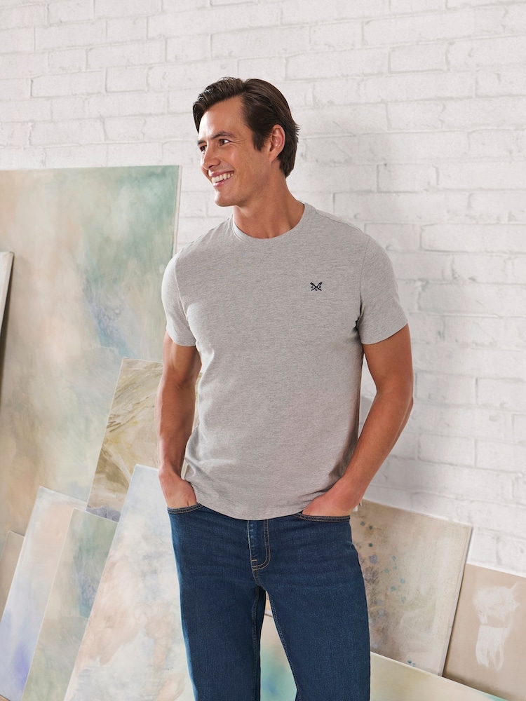 Grau - Crew Clothing, klassisches T-Shirt aus 100 % Baumwolle - Bild 1 von 7 Grau - Crew Clothing, klassisches T-Shirt aus 100 % Baumwolle - Bild 1 von 7