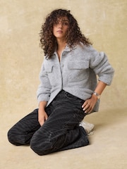 Grau - Bouclé-Strickjacke mit Knopfleiste und Kragen - Bild 1 von 7
