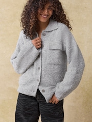 Grau - Bouclé-Strickjacke mit Knopfleiste und Kragen - Bild 2 von 7