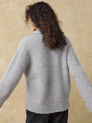 Grau - Bouclé-Strickjacke mit Knopfleiste und Kragen - Bild 3 von 7