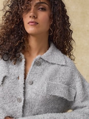 Grau - Bouclé-Strickjacke mit Knopfleiste und Kragen - Bild 4 von 7