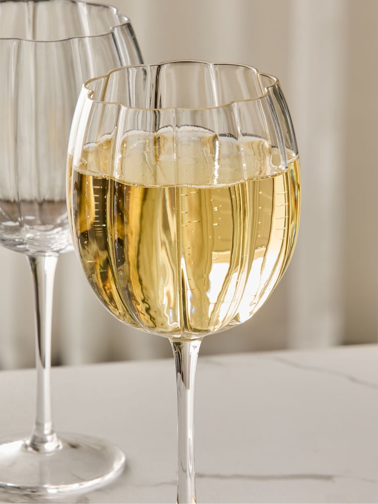 Set of 4 Clear Ottilie Wine Glasses - Image 3 of 4