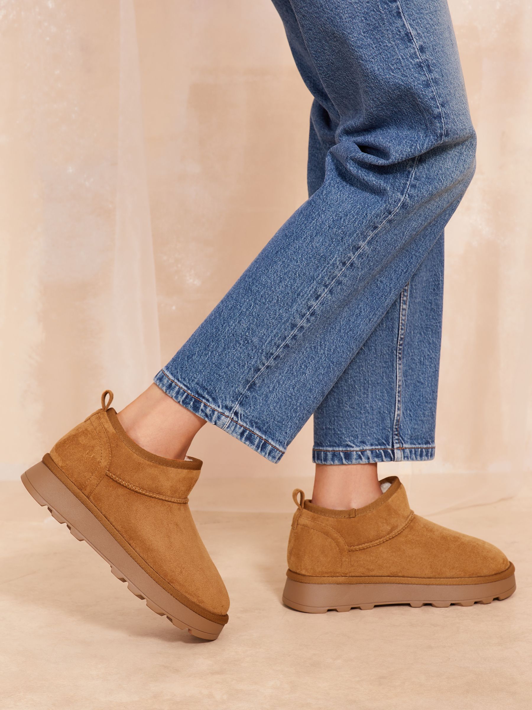 Bottines Montantes Imitation Daim Beige – Doublure Sherpa – Taille 39 (9 US)