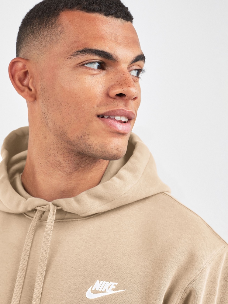 beis - Sudadera con capucha estilo pulóver Club de Nike - Imagen 1 de 4 beis - Sudadera con capucha estilo pulóver Club de Nike - Imagen 1 de 4